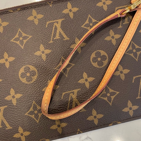 Louis Vuitton Wristlet Like NEW - Picture 6 of 14